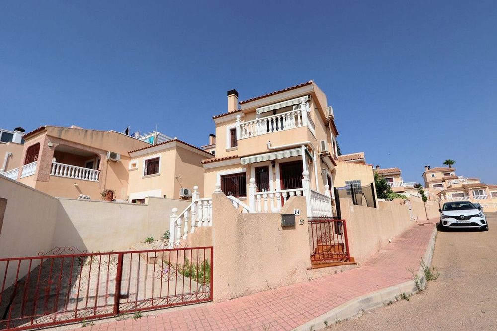 House | Resale in Villamartin in Villamartin, Costa Blanca - Main property photo