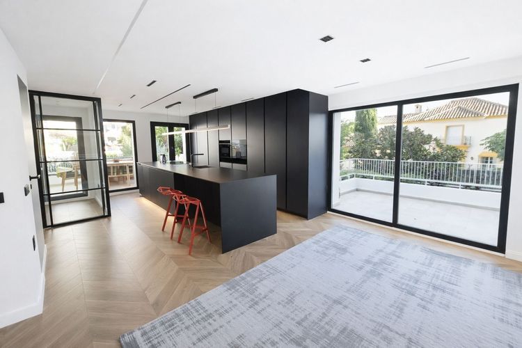 Apartment | Resale in Marbella in Marbella Others, Costa del Sol - Photo 2