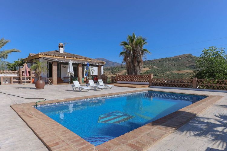 House | Resale in Guaro in Guaro, Costa del Sol - Photo 2