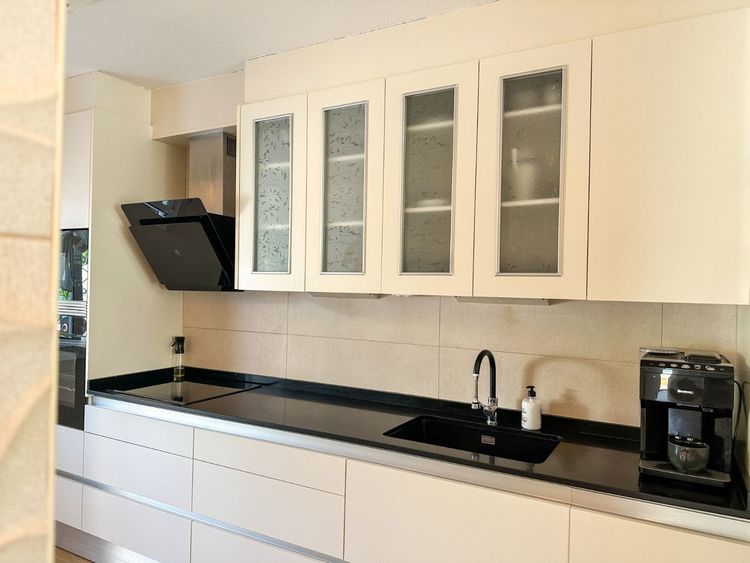 House | Resale in Torrevieja in Torrevieja, Costa Blanca - Photo 2