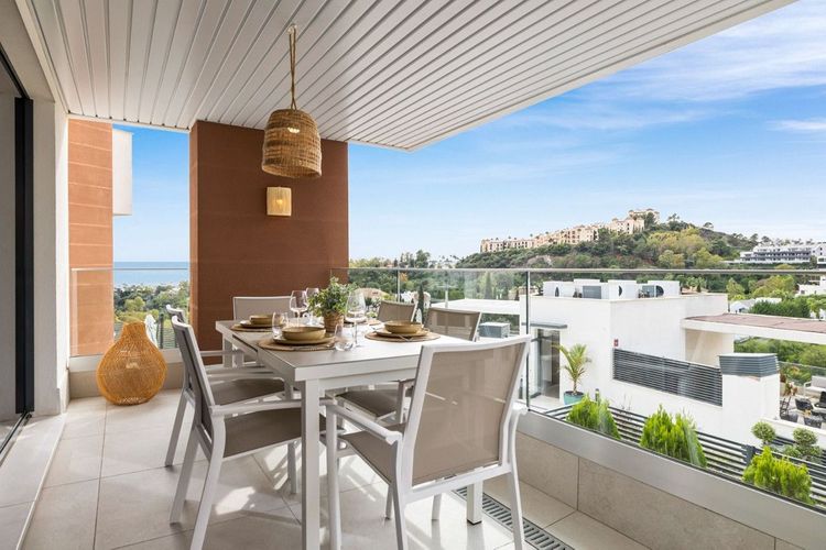 Apartment | Resale in Benahavís in Benahavís Others, Costa del Sol - Photo 2