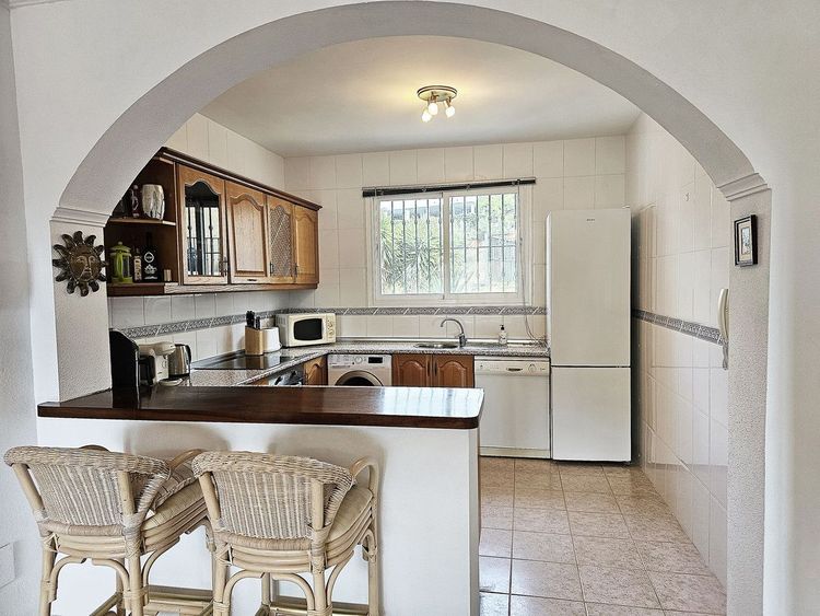 Apartment | Resale in Calahonda in Calahonda, Costa del Sol - Photo 2