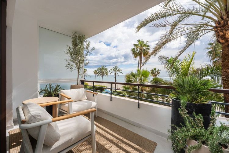 Apartment | Resale in Estepona in Estepona, Costa del Sol - Photo 4