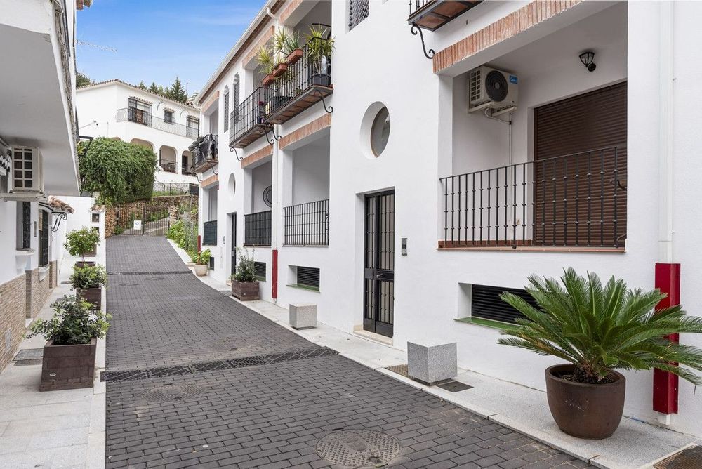Apartment | Resale in Benahavís in Benahavís Others, Costa del Sol - Main property photo