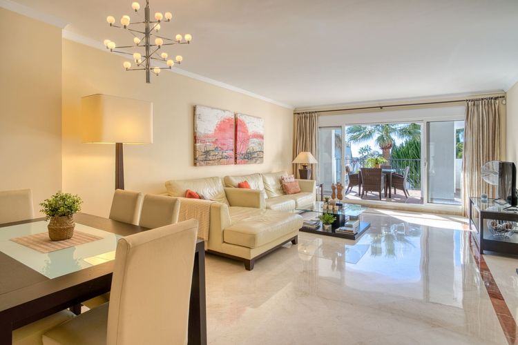 Apartment | Resale in The Golden Mile in The Golden Mile, Costa del Sol - Photo 2