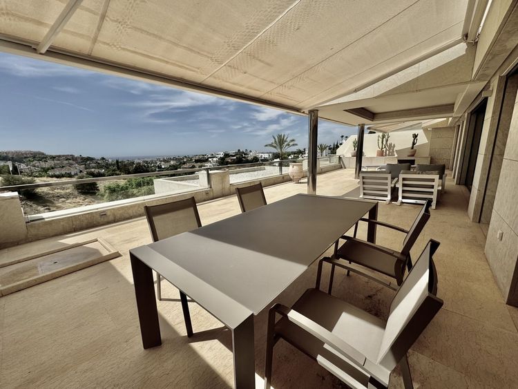 Apartment | Resale in Nueva Andalucía in Nueva Andalucía Others, Costa del Sol - Photo 3