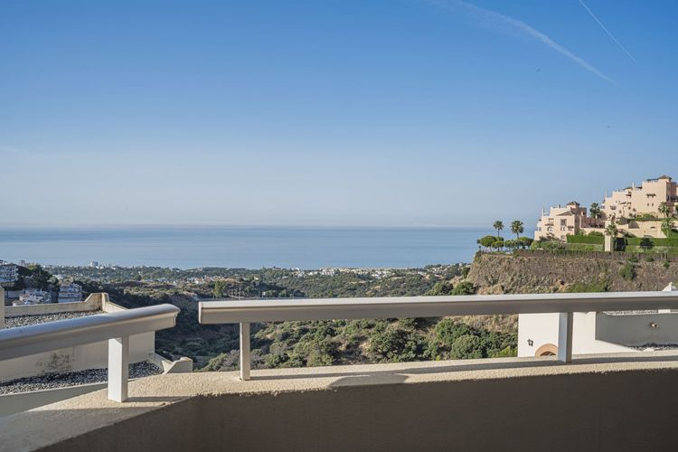 Apartment | Resale in Mijas in Mijas Others, Costa del Sol - Photo 2