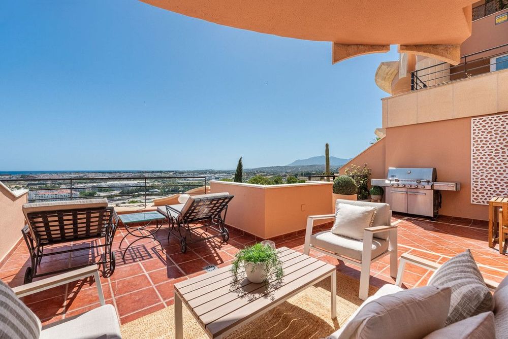 Apartment | Resale in Nueva Andalucía in Nueva Andalucía Others, Costa del Sol - Main property photo