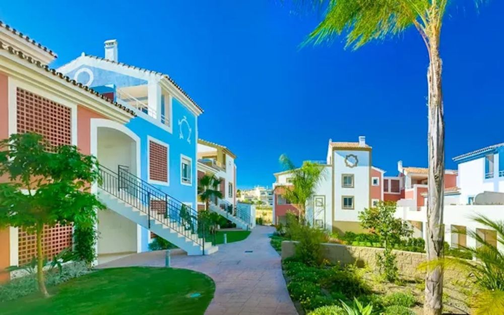 House | Resale in El Paraiso in El Paraiso, Costa del Sol - Main property photo