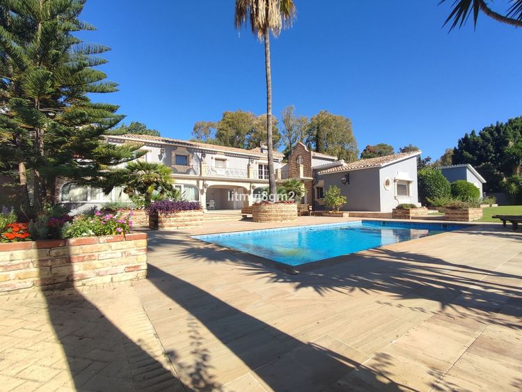 House | Resale in Benahavís in Benahavís Others, Costa del Sol - Photo 4