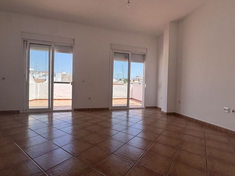 Penthouse | Resale in Estepona in Estepona, Costa del Sol - Photo 2