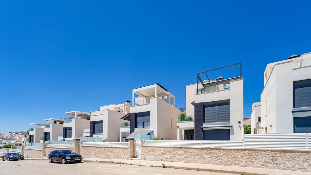 House | Resale in Punta Prima in Punta Prima, Costa Blanca - Main property photo