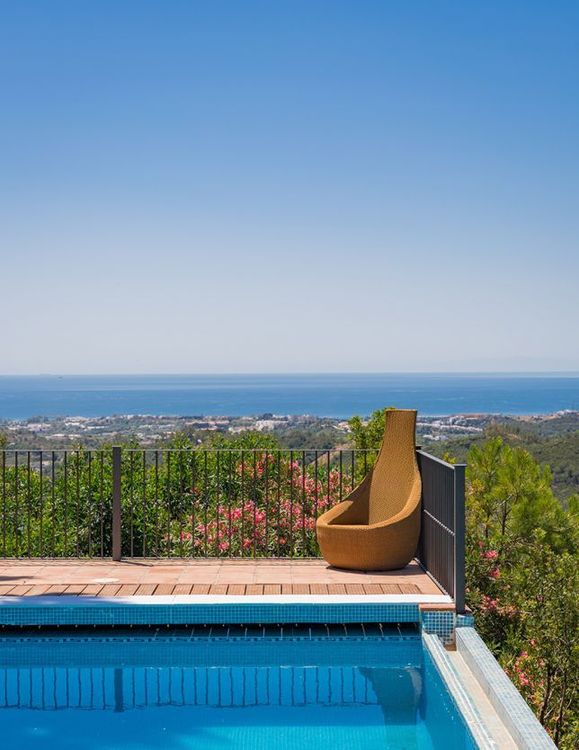 House | Resale in Benahavís in Benahavís Others, Costa del Sol - Photo 4