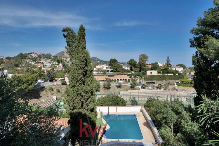 House | Resale in Málaga in Málaga, Costa del Sol - Photo 2