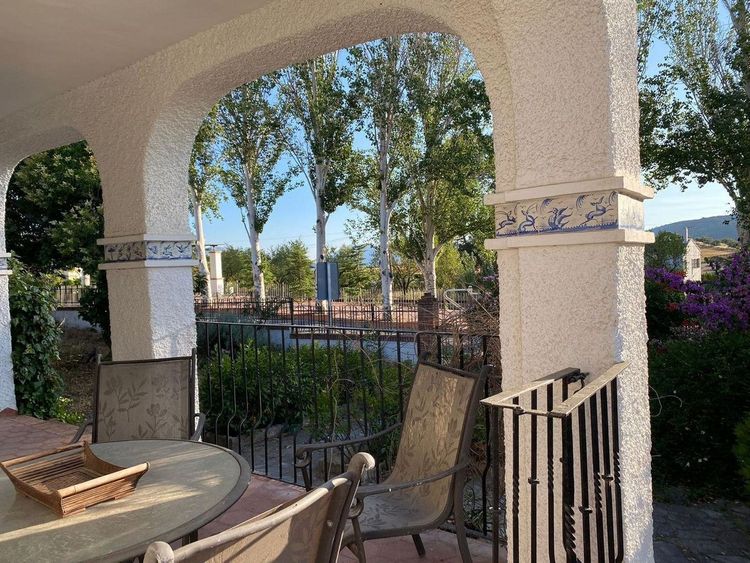 House | Resale in Arriate in Arriate, Costa del Sol - Photo 2