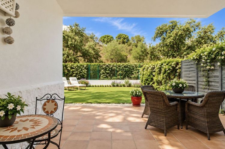 Apartment | Resale in New Golden Mile in New Golden Mile, Estepona East Others, Costa del Sol - Photo 3
