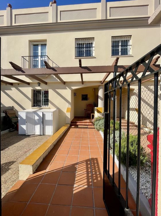 House | Resale in La Duquesa - Development photo 1