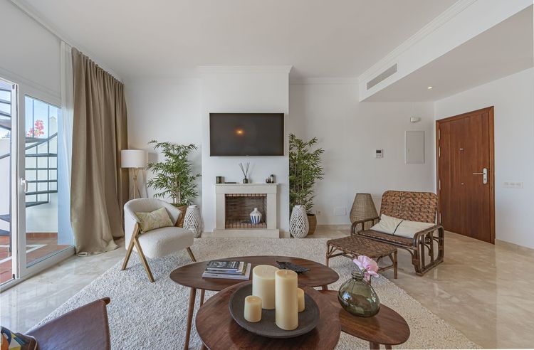 Apartment | Resale in Benahavís in Benahavís, Costa del Sol - Photo 3