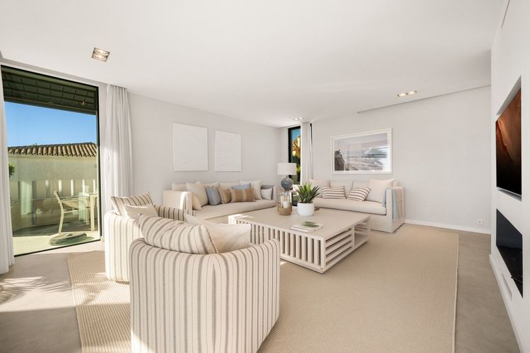 House | Resale in New Golden Mile in New Golden Mile, Costa del Sol - Photo 3