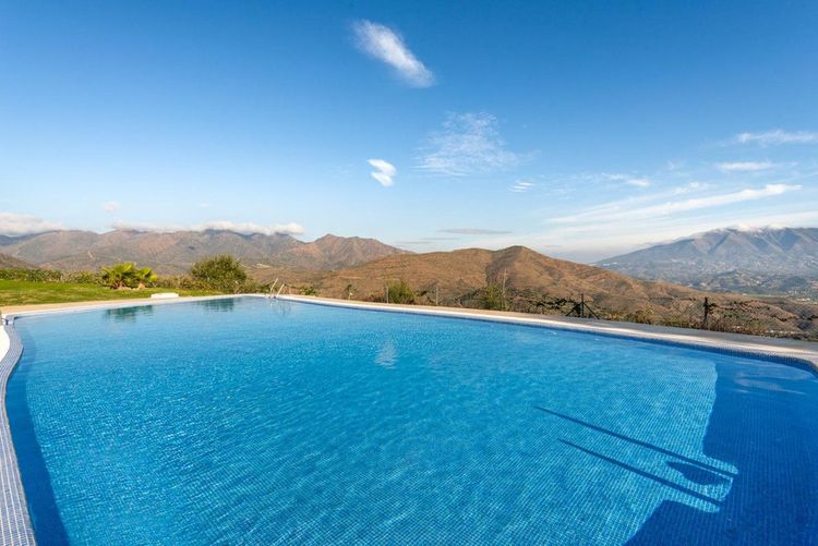 House | Resale in La Mairena in La Mairena, Costa del Sol - Photo 3