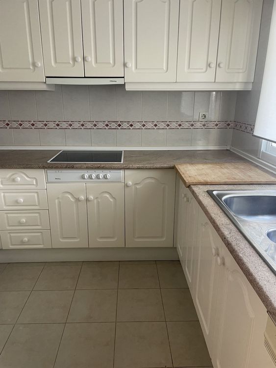 House | Resale in Estepona in Estepona, Costa del Sol - Photo 2