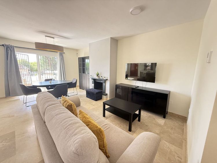 Apartment | Resale in Aloha in Aloha, Costa del Sol - Photo 4