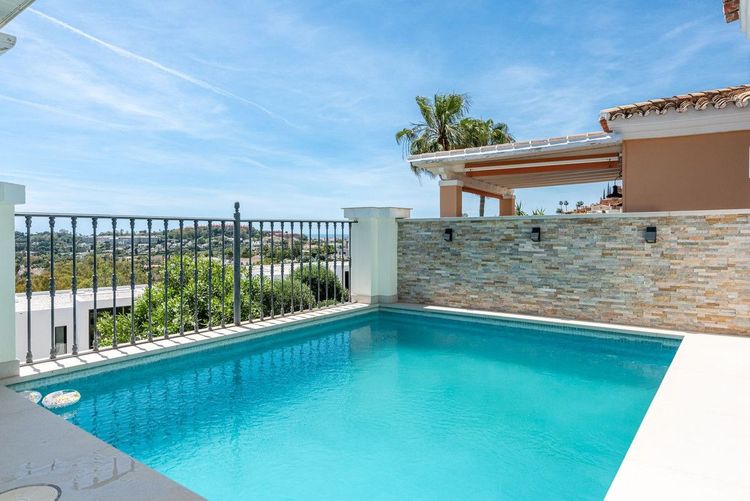 House | Resale in Nueva Andalucía in Nueva Andalucía Others, Costa del Sol - Photo 3