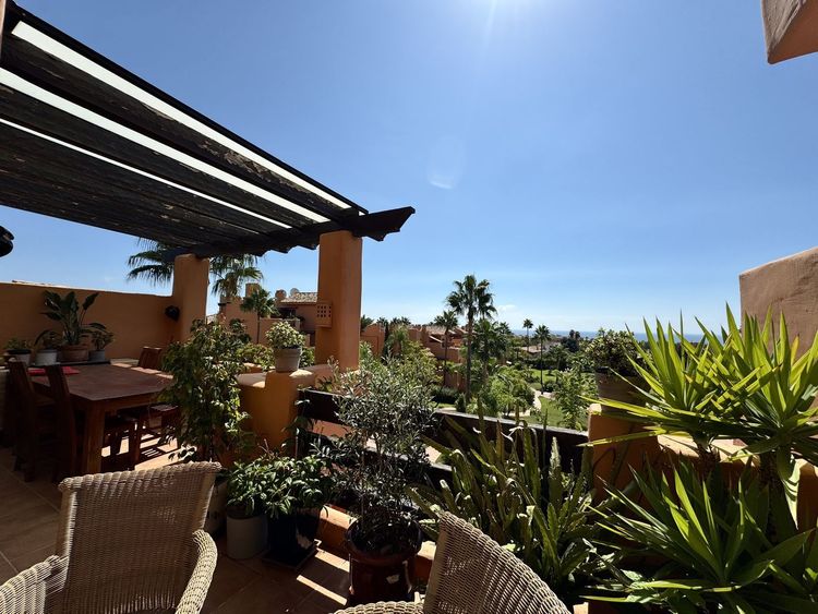 Apartment | Resale in Estepona in Estepona, Costa del Sol - Photo 2