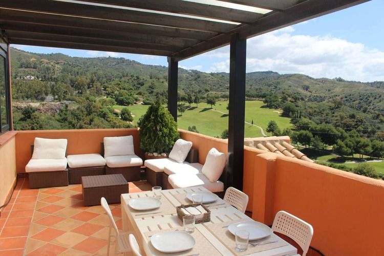 Penthouse | Resale in Elviria in Elviria, Costa del Sol - Photo 2