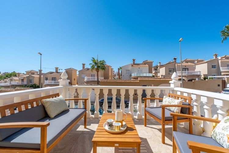 House | Resale in Orihuela Costa in Orihuela Costa, Costa Blanca - Photo 4