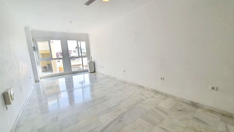 Apartment | Resale in Mijas Costa in Mijas Costa, Costa del Sol - Photo 2