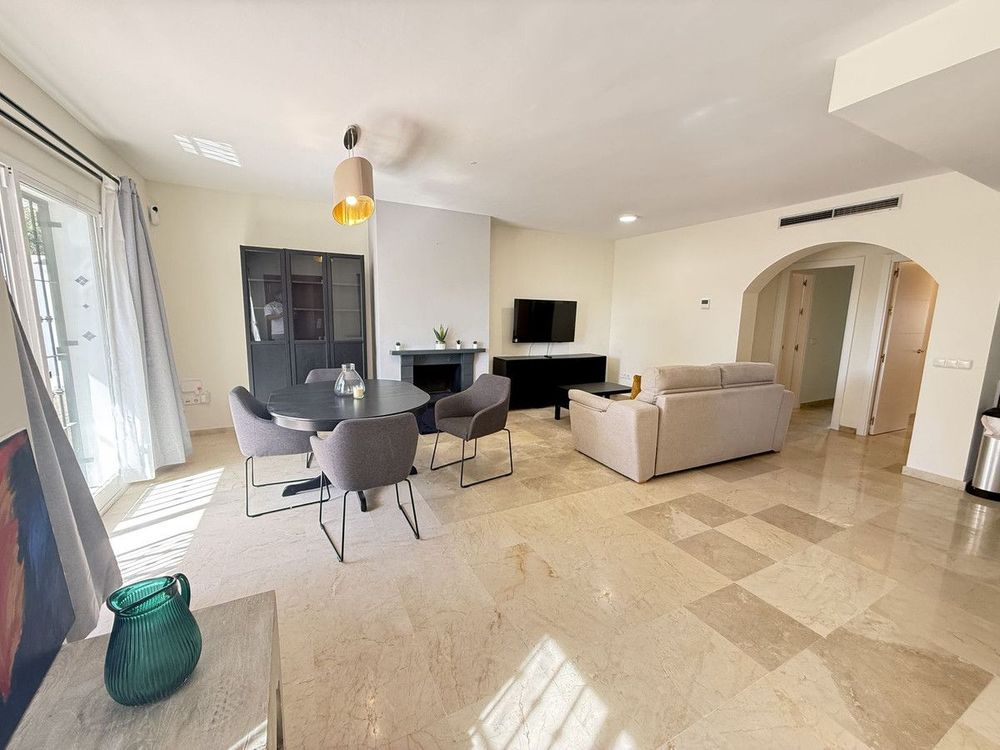 Apartment | Resale in Aloha in Aloha, Costa del Sol - Main property photo