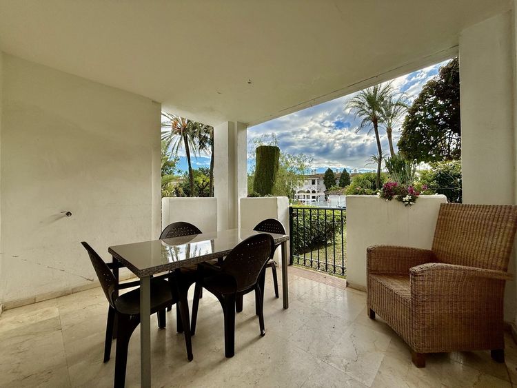 Apartment | Resale in New Golden Mile in New Golden Mile, Costa del Sol - Photo 4