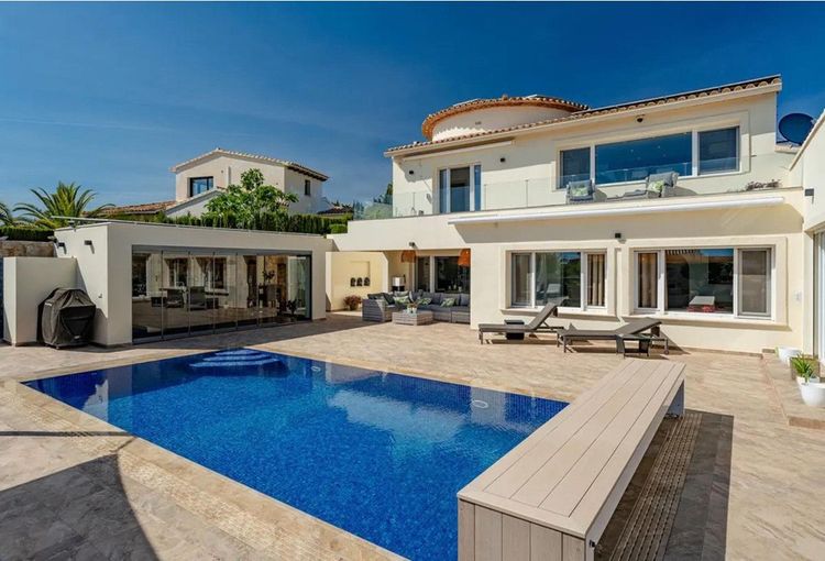 House | Resale in Moraira in Moraira, Costa Blanca - Photo 2