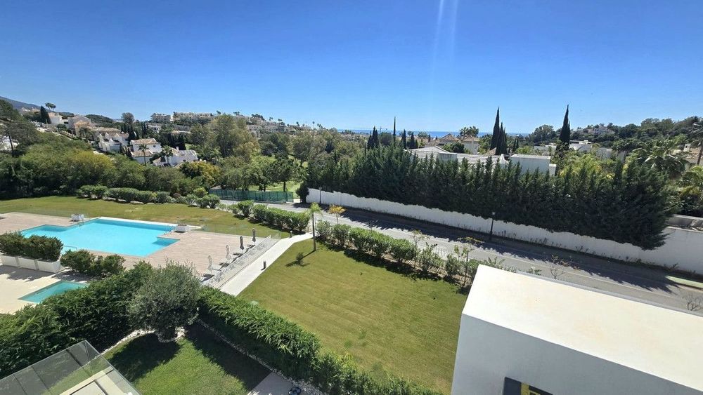 Apartment | Resale in Benahavís in Benahavís Others, Costa del Sol - Main property photo