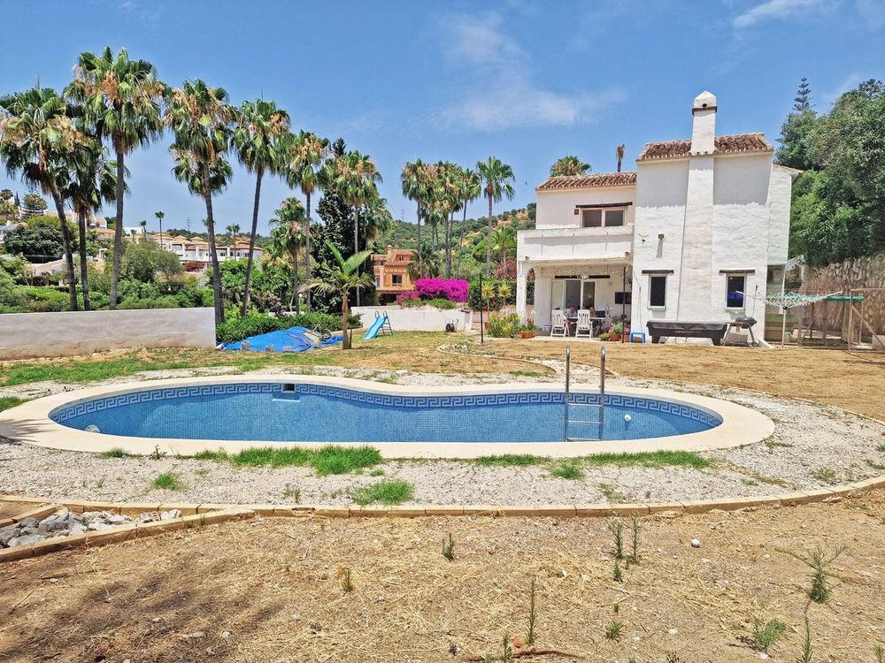 House | Resale in Calahonda in Calahonda, Costa del Sol - Main property photo