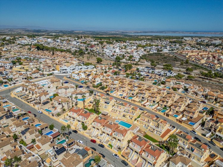 House | Resale in Orihuela Costa in Orihuela Costa, Costa Blanca - Photo 3