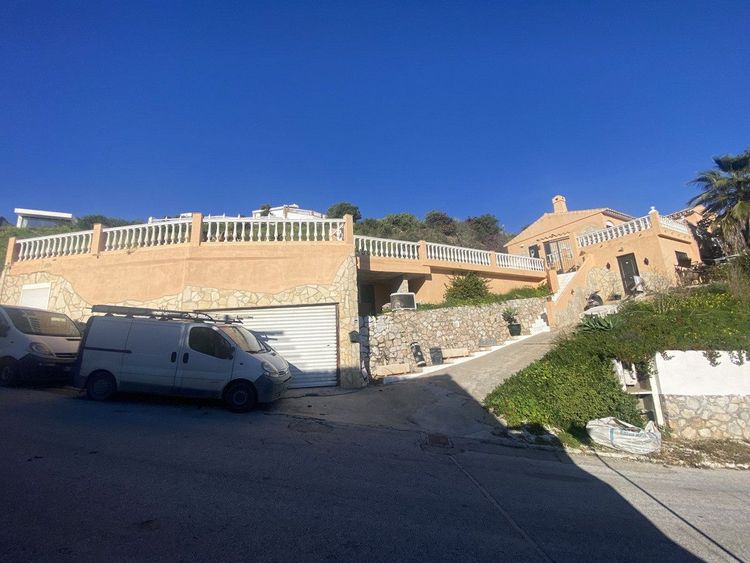 House | Resale in Mijas Costa in Mijas Costa, Costa del Sol - Photo 2