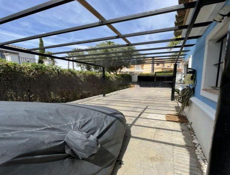 House | Resale in La Duquesa in La Duquesa, Costa del Sol - Photo 4