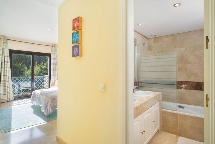 Apartment | Resale in Río Real in Río Real, Costa del Sol - Photo 3