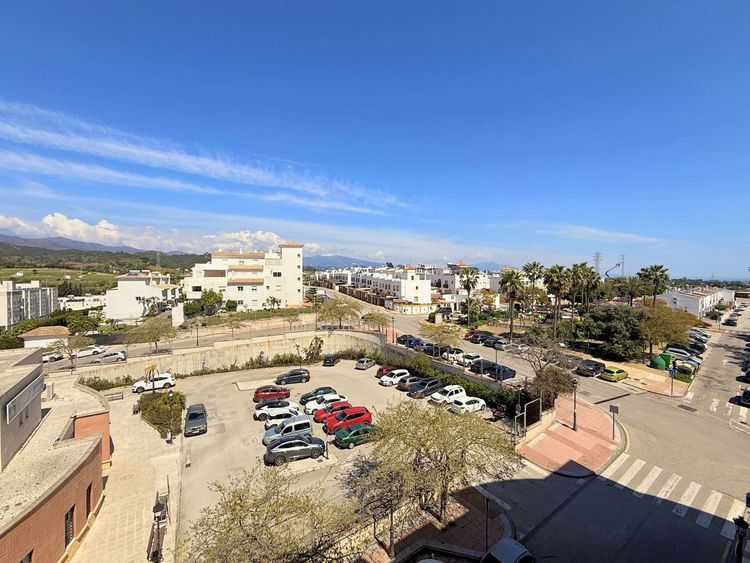 Apartment | Resale in Estepona in Estepona, Costa del Sol - Photo 2