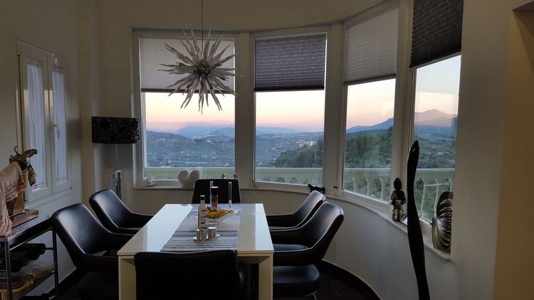 listing card gallery