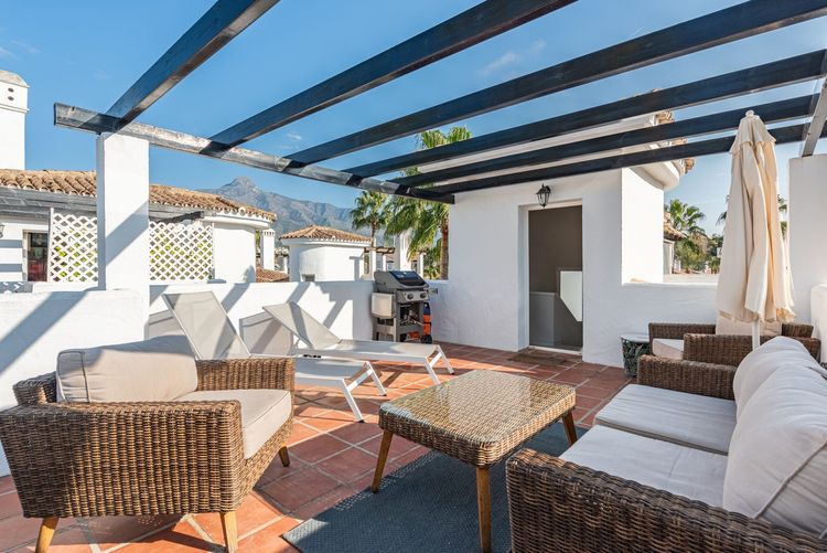 Apartment | Resale in Nueva Andalucía in Nueva Andalucía, Costa del Sol - Photo 4