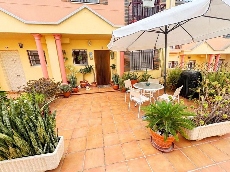 House | Resale in Alhaurín de la Torre in Alhaurín de la Torre, Costa del Sol - Photo 2