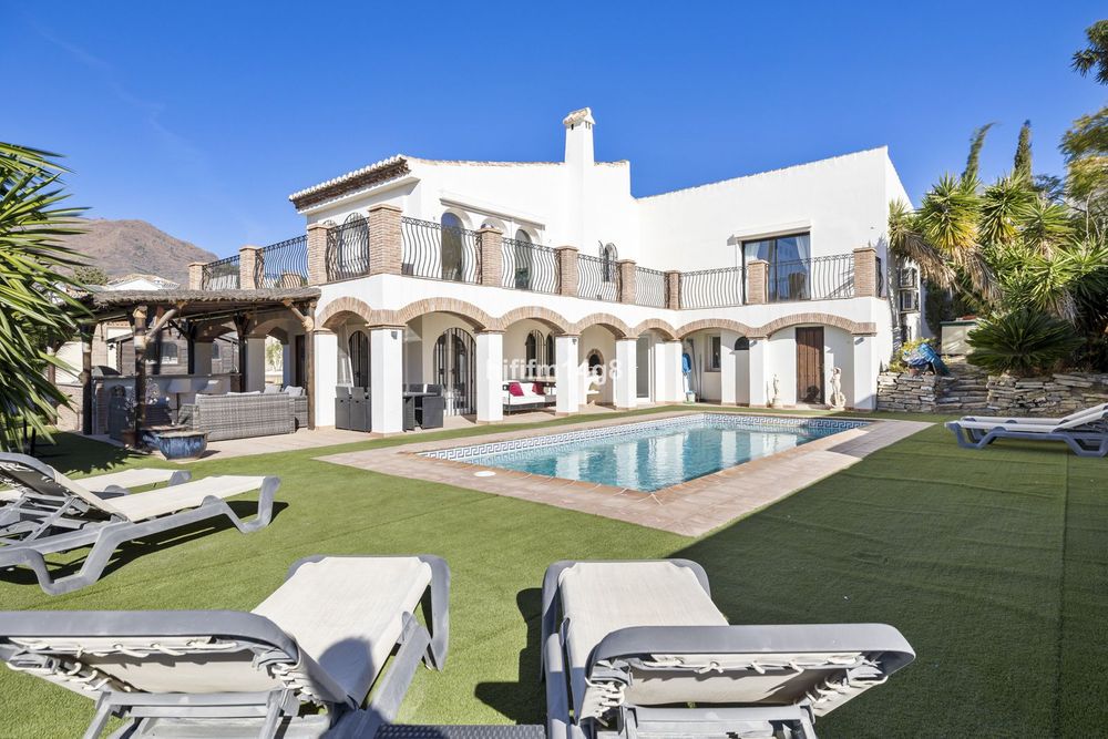House | Resale in Estepona in Estepona, Costa del Sol - Main property photo