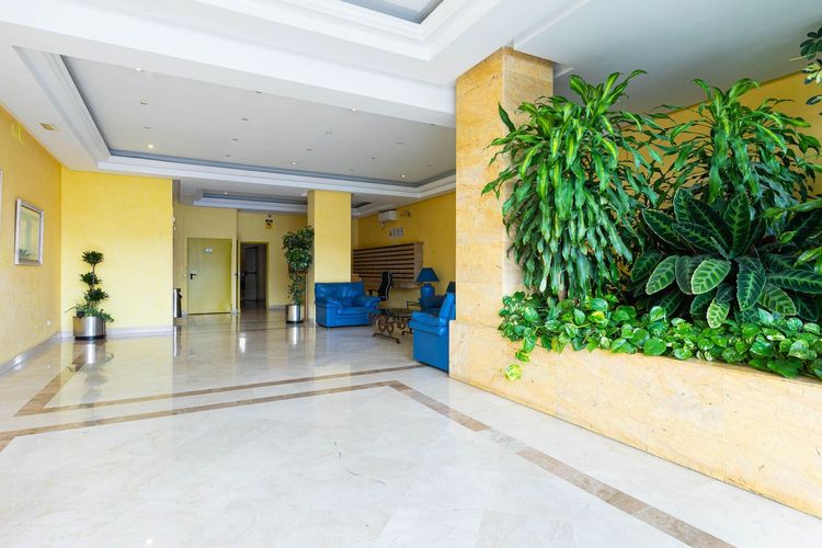 Apartment | Resale in Puerto Banús in Puerto Banús, Costa del Sol - Photo 2