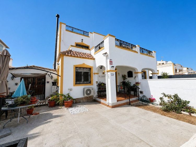 House | Resale in Entre Naranjos in Entre Naranjos, Costa Blanca - Photo 2