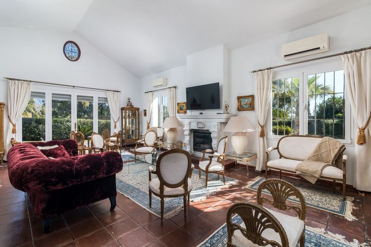 House | Resale in Benahavís in Benahavís Others, Costa del Sol - Photo 4