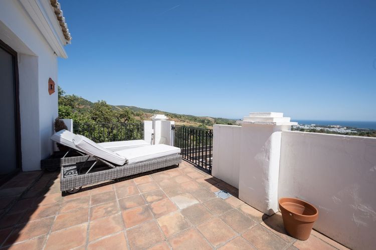 Penthouse | Resale in Altos de los Monteros in Altos de los Monteros, Costa del Sol - Photo 3
