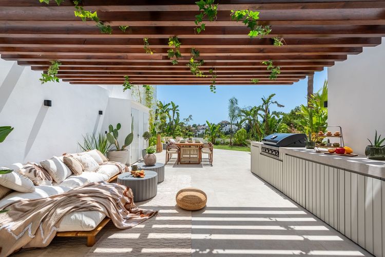 House | Resale in The Golden Mile in The Golden Mile, Costa del Sol - Photo 2